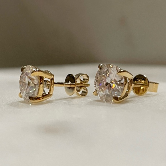 4tcw 14k Gold/White Gold Stud Earrings -Screw Back - Picture 4 of 11